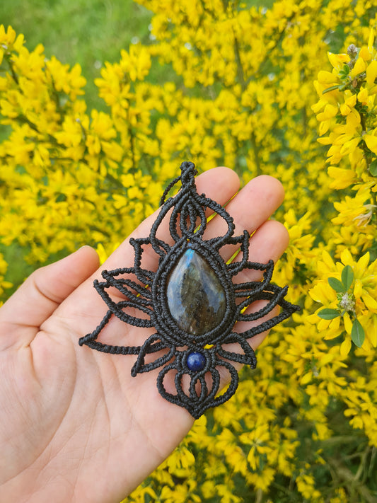 Lotus pendant